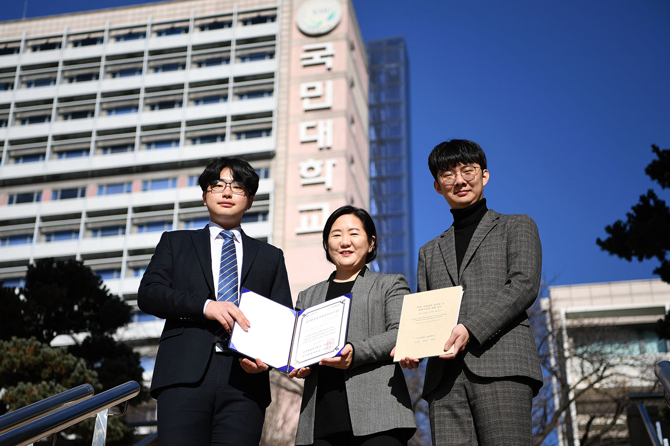 한국행정연구원-한국행정학회 데이터 활용 논문 공모전 수상/행정학과 박현희 교수, 정성훈, 김동현 학생