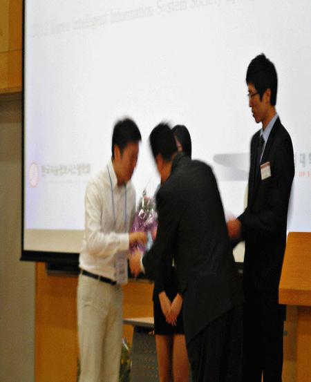 2012/05/18 - 2012 한국지능정보시스템학회 춘계학술대회 (김성진 석사과정 우수논문상 수상)