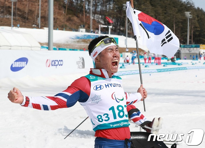 ▲ 금메달을 확정지은 후, 포효하고 있는 신의현 선수 (출처: News 1) 